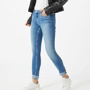 Calvin Klein Medium Blue Wash Jean size 24.